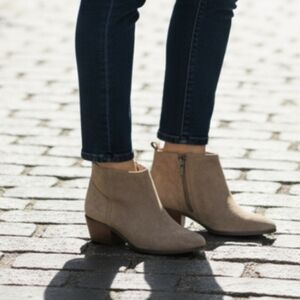 J. Crew Tan suede leather side Interior zip Heeled Sleek Ankle Boots EUC sz 8
